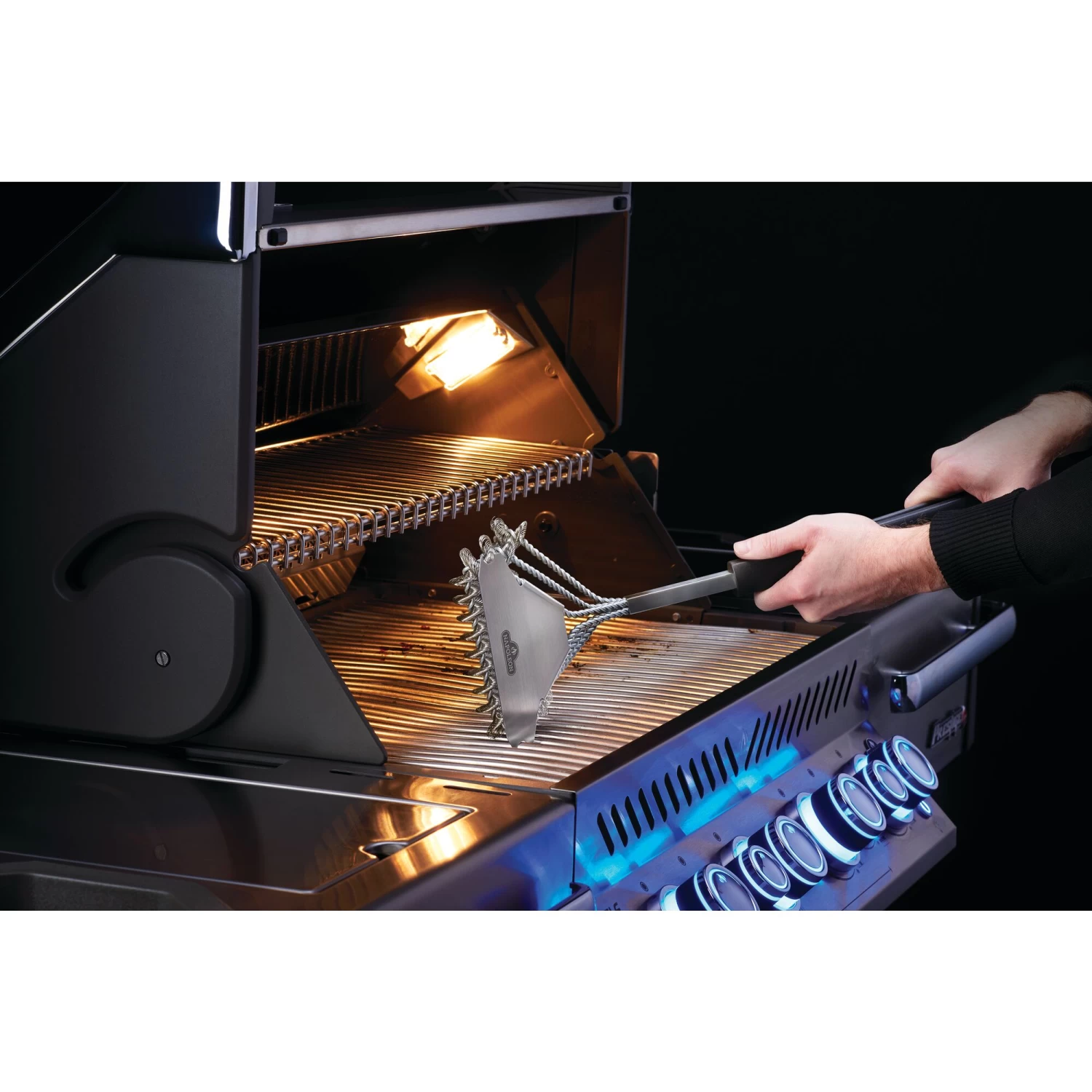 Napoleon Bristle-Free Triple-Row Grill Brush With Rolled Stainless Steel - Image 4
