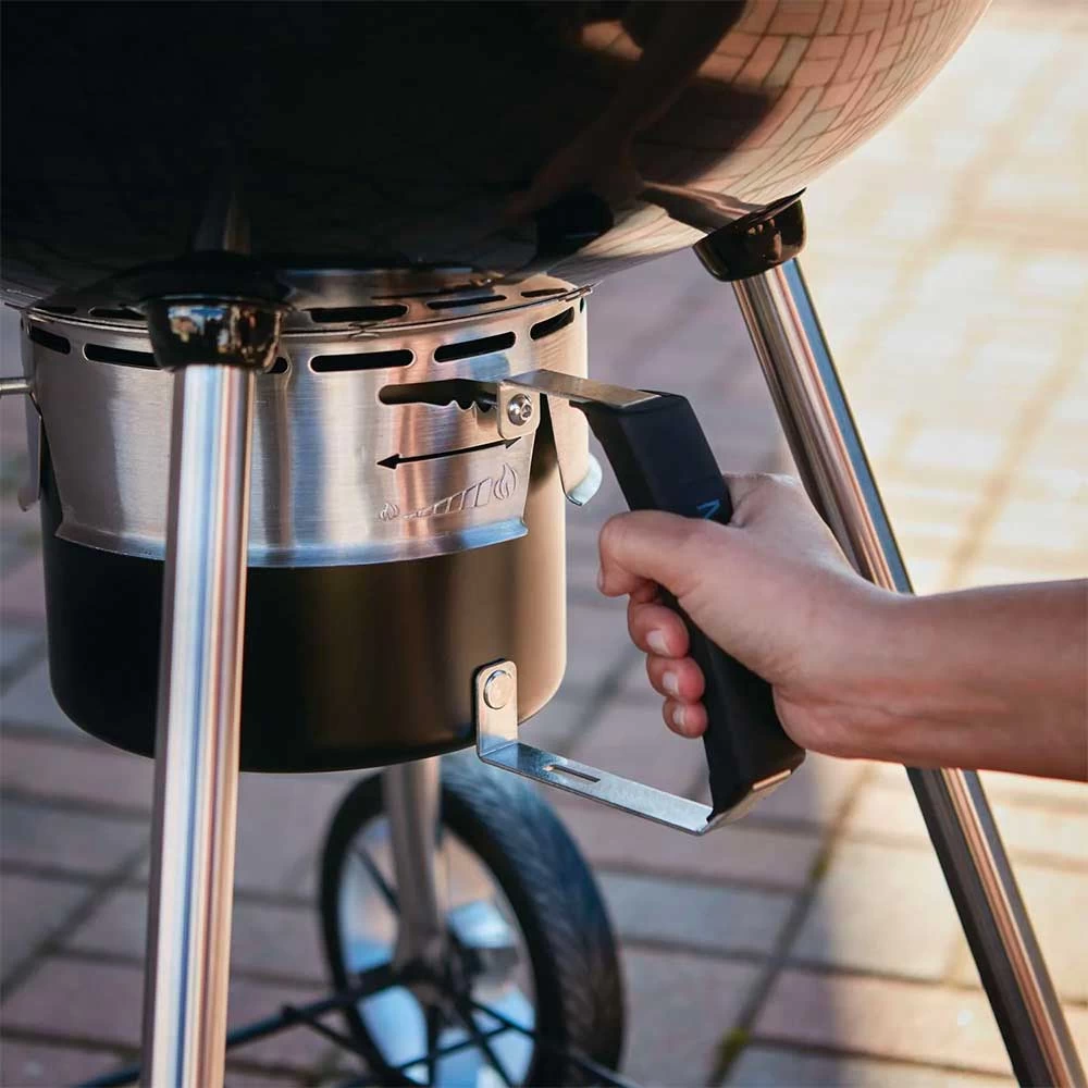 Napoleon PRO 22-Inch Charcoal Kettle Grill - Image 7
