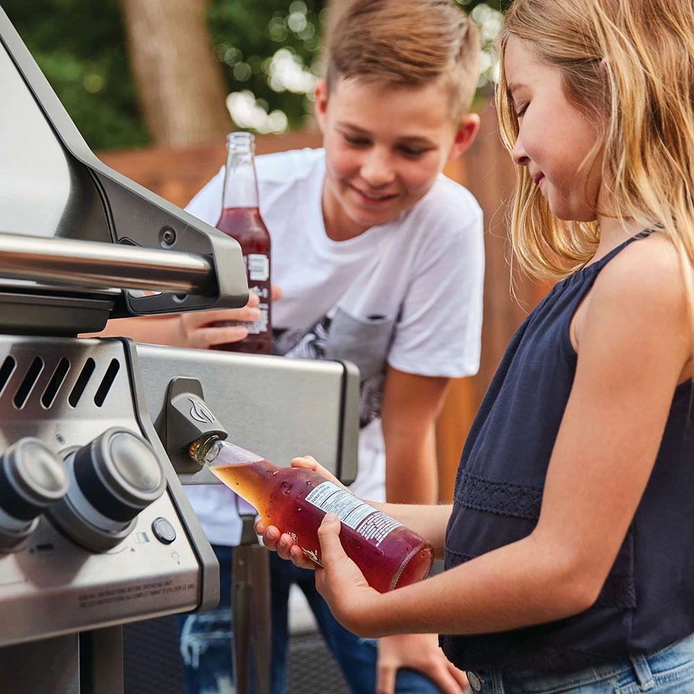 Napoleon Rogue SE 425 RSIB Propane Gas Grill With Infrared Rear & Side Burner - Stainless Steel - Image 9