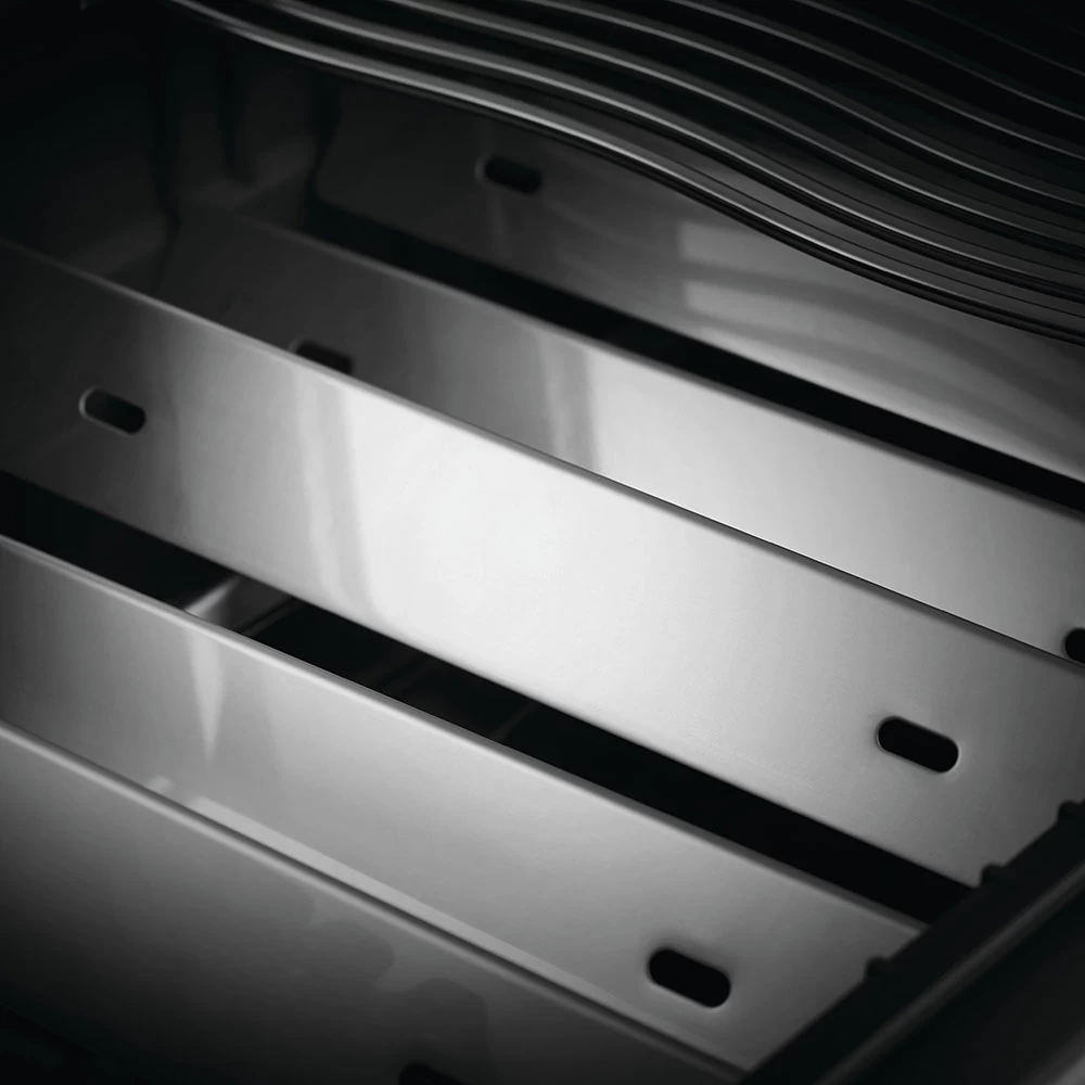 Napoleon Rogue SE 525 RSIB Propane Gas Grill With Infrared Rear & Side Burner - Stainless Steel - Image 9