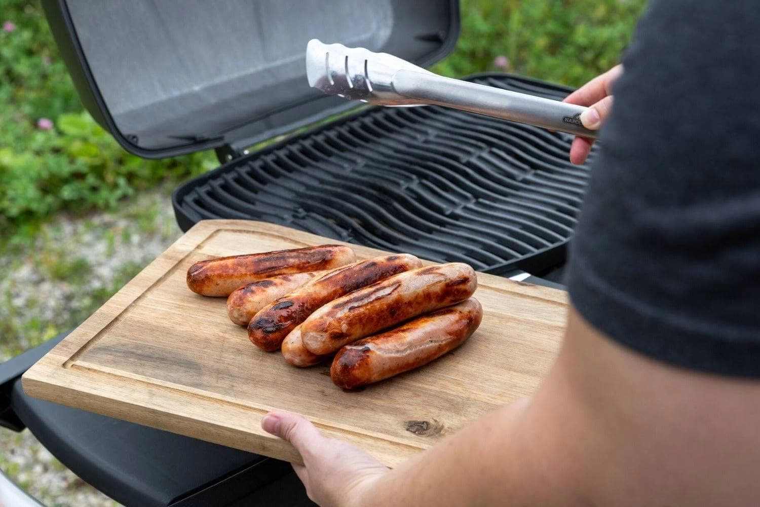 Napoleon Grills Travel PRO285X Portable Grill On Scissor Cart - Image 6